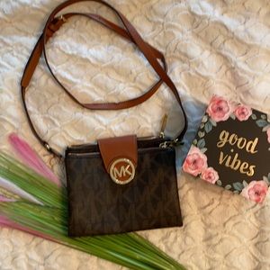 Michel Kors Signature brown cross-body